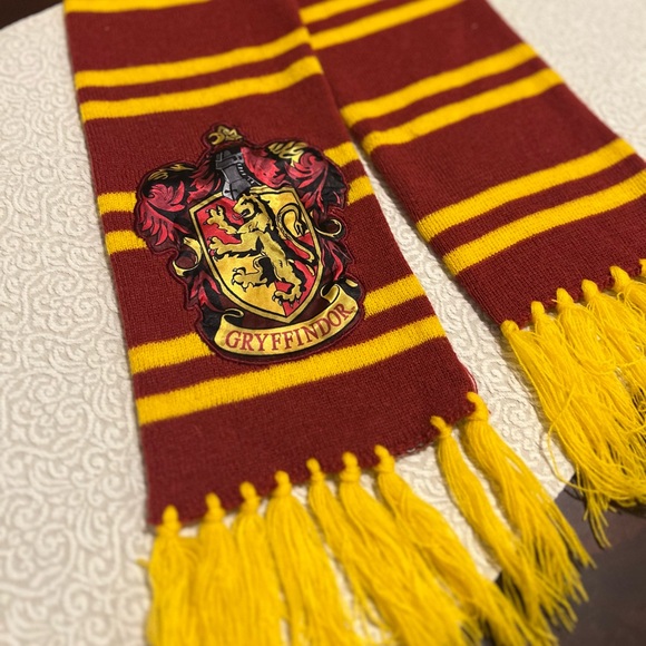 Harry Potter Accessories - Harry Potter Gryffindor Scarf Red and Yellow Fringe Stripes Universal Studios
